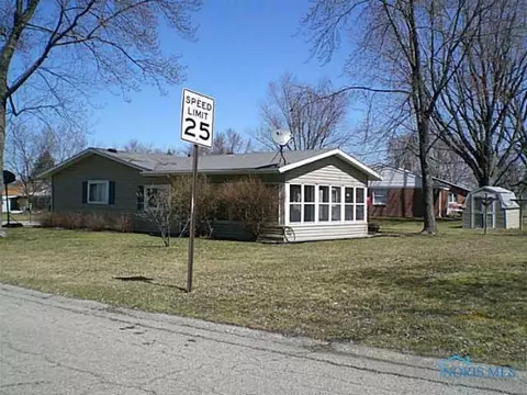 940 E Graceway Dr, Napoleon, OH 43545 photo 2