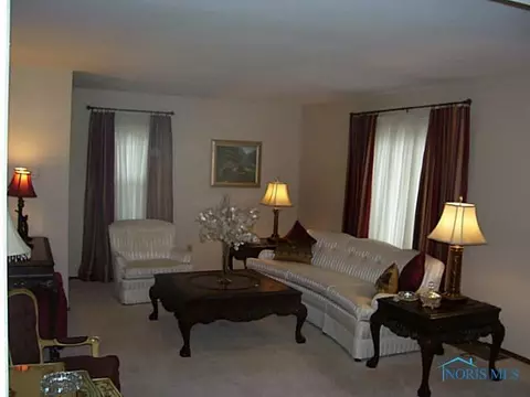 810 Cuthbert Rd, Toledo, OH 43607 photo 4