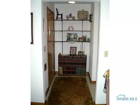 936 E Graceway Dr, Napoleon, OH 43545 photo 3