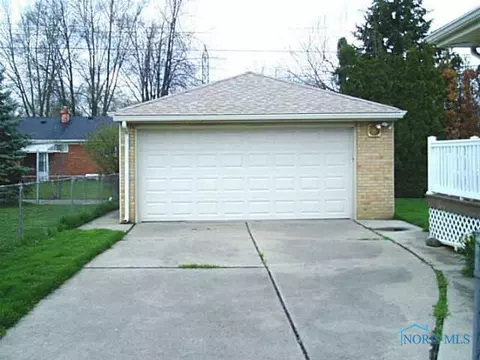 2850 Wanamaker, Toledo, OH 43613 photo 2