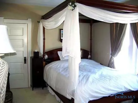 420 E Dudley St, Maumee, OH 43537 photo 9