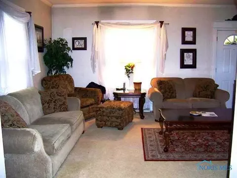 420 E Dudley St, Maumee, OH 43537 photo 2