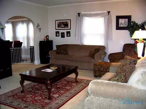 420 E Dudley St, Maumee, OH 43537 photo 4