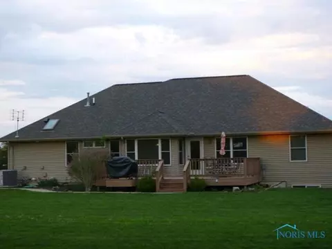 111 Hogan Ln, Bryan, OH 43506 photo 2