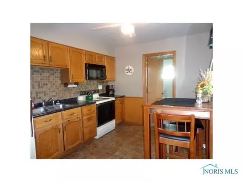 938 Argyll, Maumee, OH 43537 photo 2
