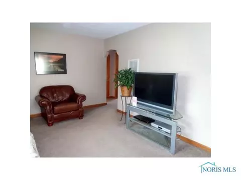 938 Argyll, Maumee, OH 43537 photo 3