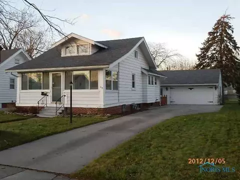215 E Perry St, Walbridge, OH 43465 photo 5