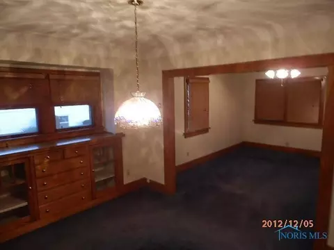 215 E Perry St, Walbridge, OH 43465 photo 7