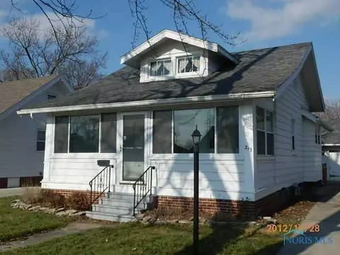 215 E Perry St, Walbridge, OH 43465 photo 1