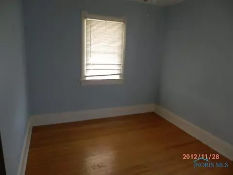 215 E Perry St, Walbridge, OH 43465 photo 3