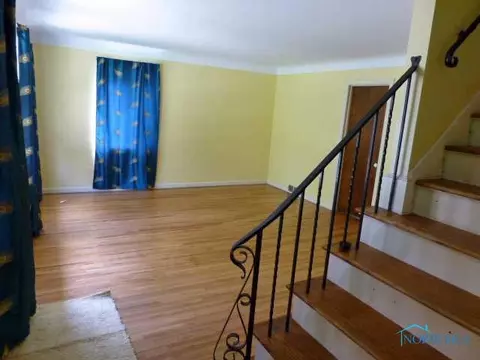 2649 Castleton Ave, Toledo, OH 43613 photo 3