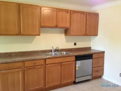 214 Edmond St, Bradner, OH 43406 photo 4