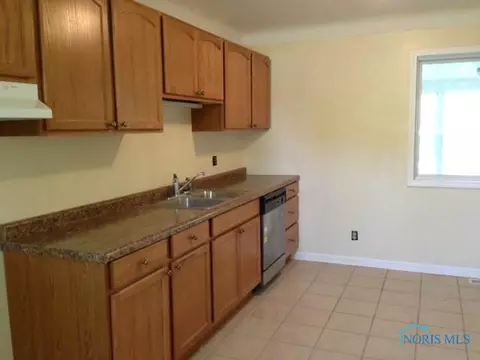 214 Edmond St, Bradner, OH 43406 photo 6
