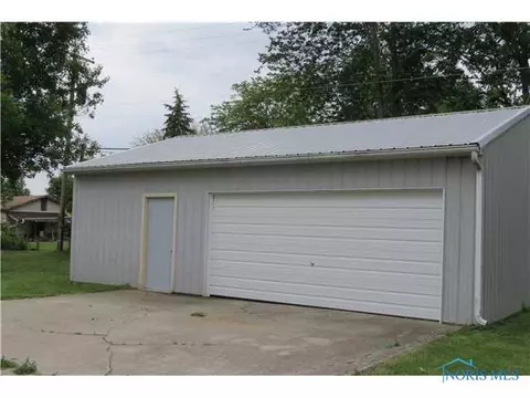 869 Johnson, Paulding, OH 45879 photo 2