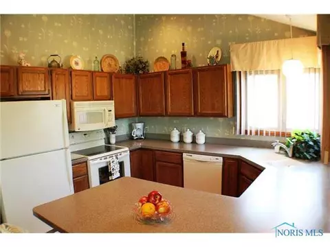 525 Thackeray Rd, Maumee, OH 43537 photo 8