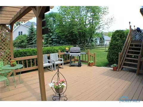 525 Thackeray Rd, Maumee, OH 43537 photo 5