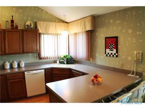 525 Thackeray Rd, Maumee, OH 43537 photo 9