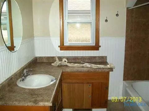 408 E Un, Walbridge, OH 43465 photo 2