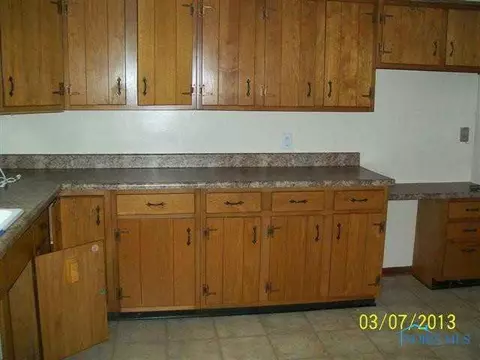 408 E Un, Walbridge, OH 43465 photo 5