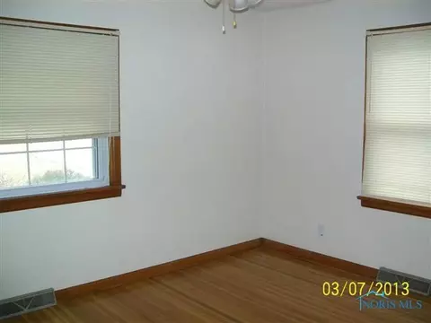 408 E Un, Walbridge, OH 43465 photo 3