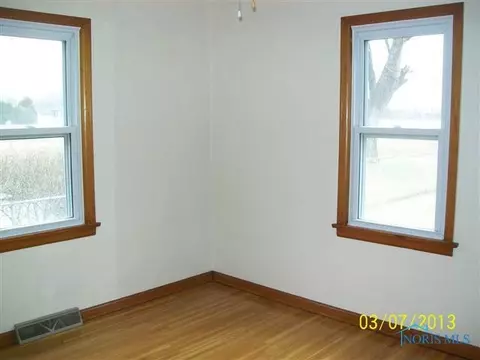 408 E Un, Walbridge, OH 43465 photo 4