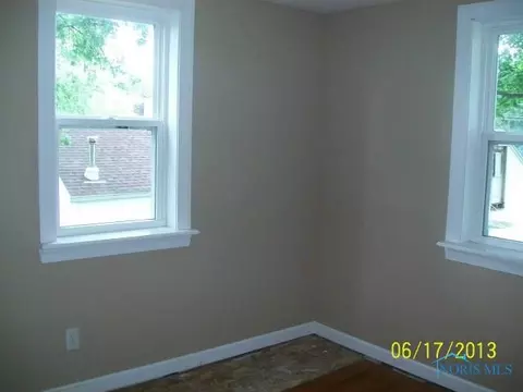 410 E Maple St, Clyde, OH 43410 photo 4