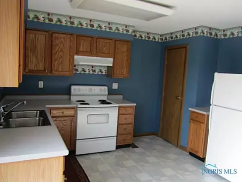 929 E Wilson St, Bryan, OH 43506 photo 5