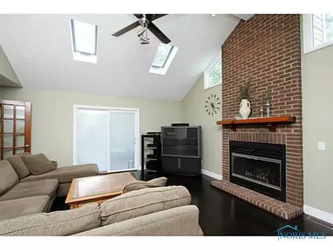 3801 Farmbrook Dr, Sylvania, OH 43560 photo 5