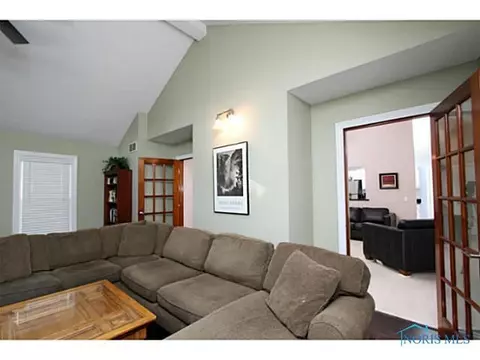 3801 Farmbrook Dr, Sylvania, OH 43560 photo 7