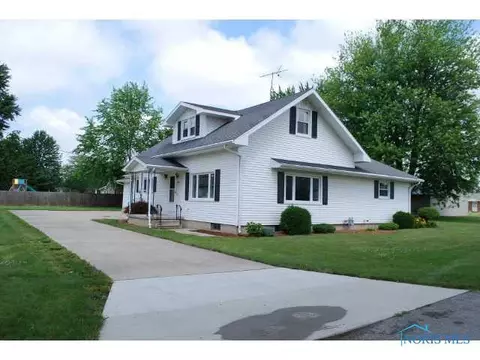 111 Linden St, Lyons, OH 43533 photo 1