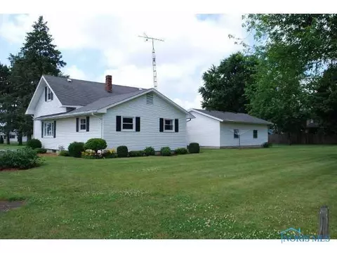 111 Linden St, Lyons, OH 43533 photo 2