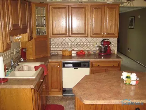 202 Lakeview Dr, Bryan, OH 43506 photo 6