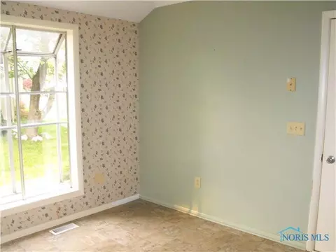 3933 Farmbrook, Sylvania, OH 43560 photo 5