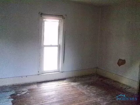 212 E Walnut St, North Baltimore, OH 45872 photo 5