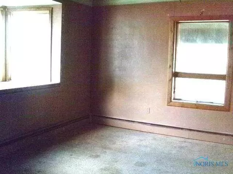 212 E Walnut St, North Baltimore, OH 45872 photo 2