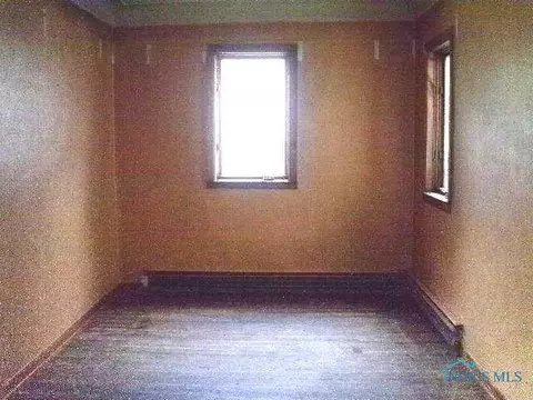 212 E Walnut St, North Baltimore, OH 45872 photo 4