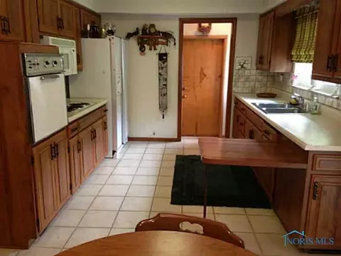 2821 Wanamaker Dr, Toledo, OH 43613 photo 6