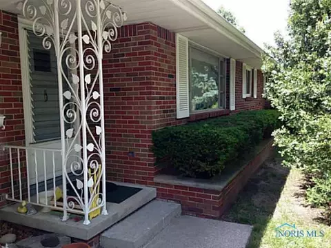 2821 Wanamaker Dr, Toledo, OH 43613 photo 2