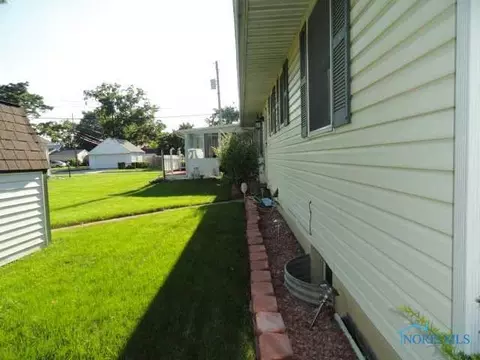 200 E Perry St, Walbridge, OH 43465 photo 5
