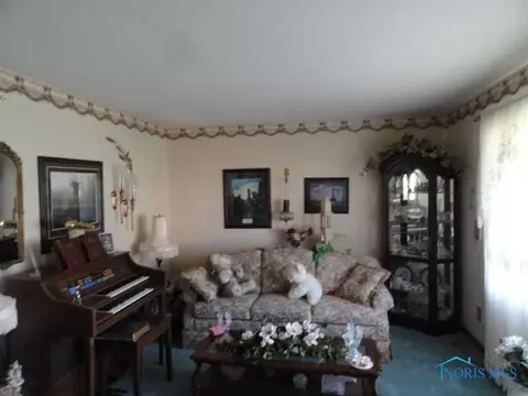 200 E Perry St, Walbridge, OH 43465 photo 9