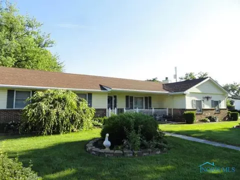 200 E Perry St, Walbridge, OH 43465 photo 2