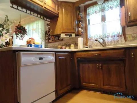200 E Perry St, Walbridge, OH 43465 photo 10