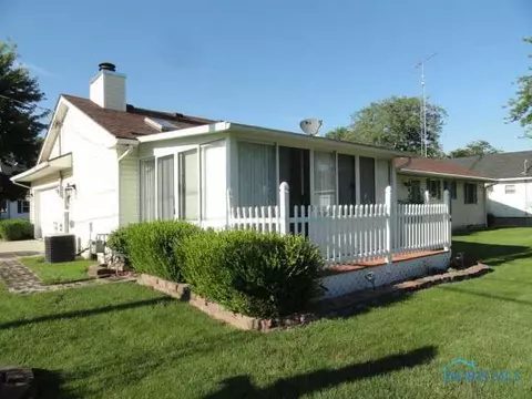 200 E Perry St, Walbridge, OH 43465 photo 4