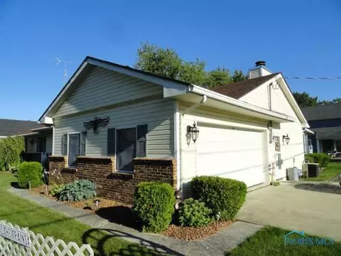 200 E Perry St, Walbridge, OH 43465 photo 3