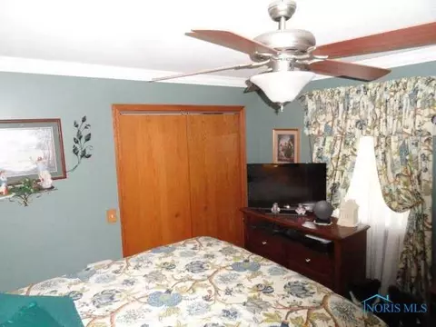 200 E Perry St, Walbridge, OH 43465 photo 12