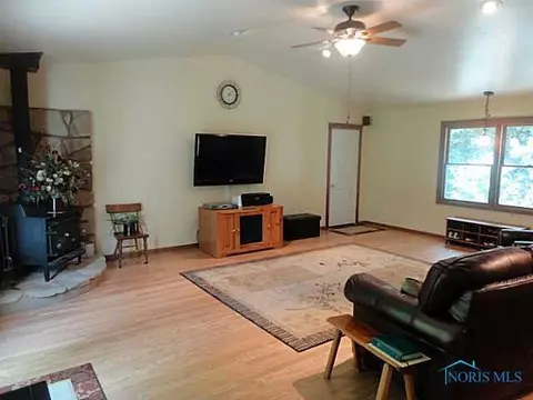 3675 Eber Rd, Monclova, OH 43542 photo 4