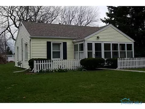 5844 Willacker Rd, Oregon, OH 43616 photo 1
