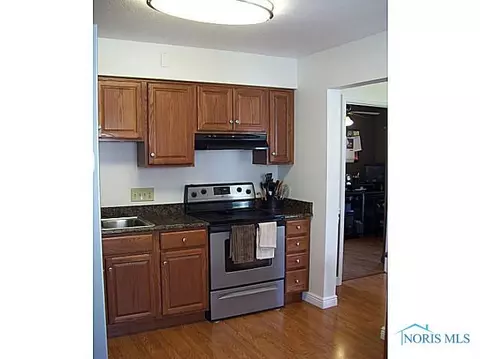 112 Perry St, Haskins, OH 43525 photo 4
