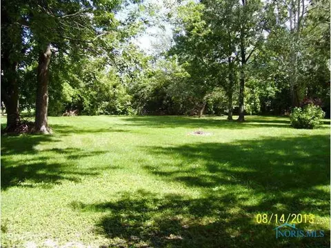 112 Perry St, Haskins, OH 43525 photo 19