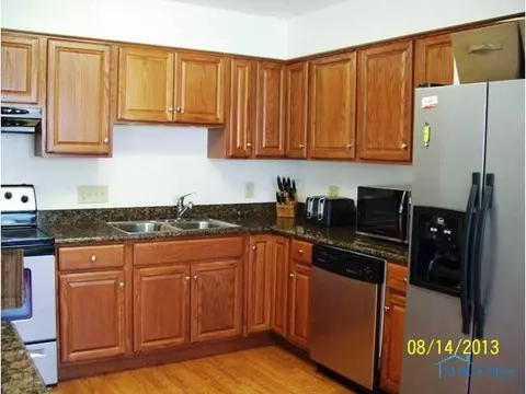 112 Perry St, Haskins, OH 43525 photo 3